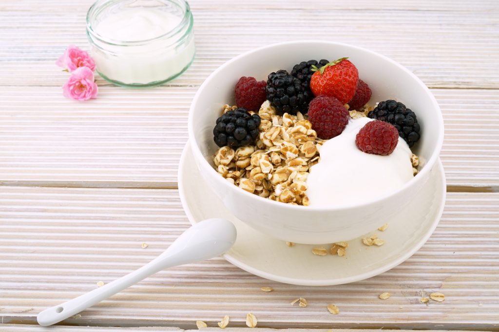 healthy study snacks: yogurt and granola